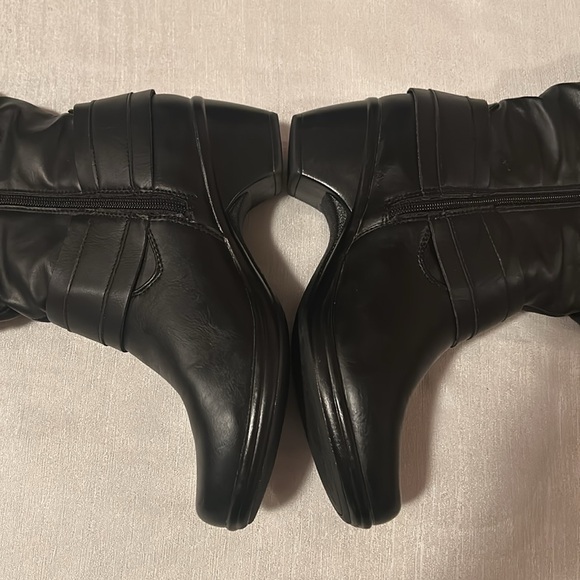 Easy Street Women’s ‘Jayda’ Style Wide Calf Scrunch Style Heeled Boots Size 7.5 - Picture 8 of 13